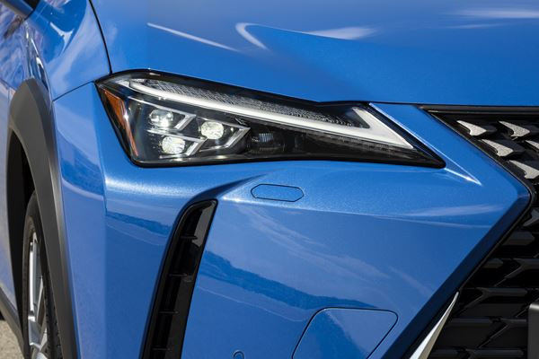 Le Lexus UXe revendique une expérience de conduite électrifiée unique à Lexus