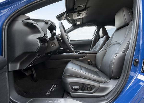 Le Lexus UXe revendique une expérience de conduite électrifiée unique à Lexus