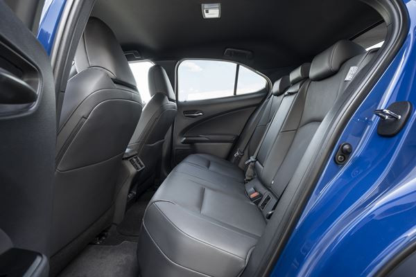 Le Lexus UXe revendique une expérience de conduite électrifiée unique à Lexus