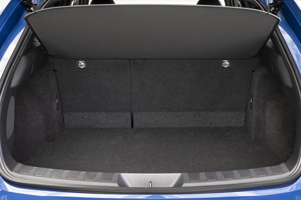 Le Lexus UXe revendique une expérience de conduite électrifiée unique à Lexus