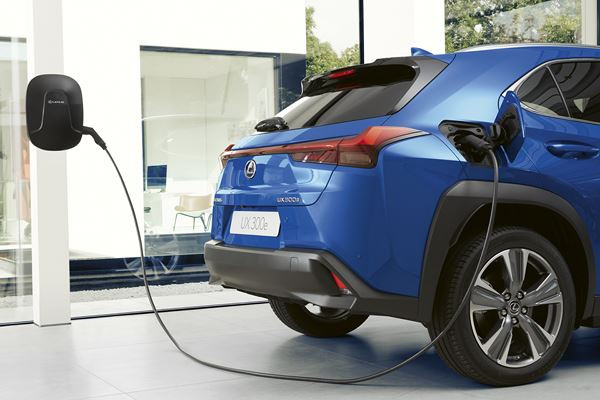 Le Lexus UXe revendique une expérience de conduite électrifiée unique à Lexus