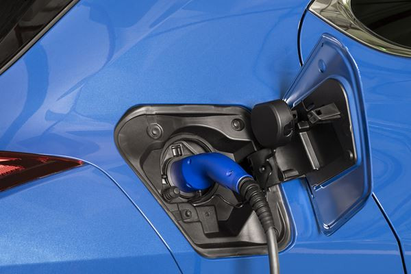 Le Lexus UXe revendique une expérience de conduite électrifiée unique à Lexus