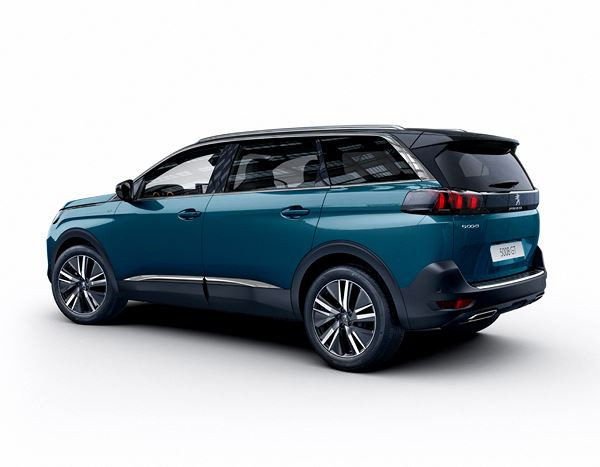 Le SUV sept places Peugeot 5008 s'offre une calandre sans cadre