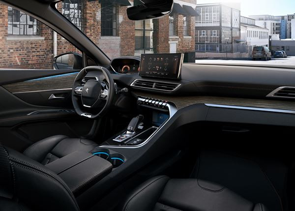 Le SUV sept places Peugeot 5008 s'offre une calandre sans cadre