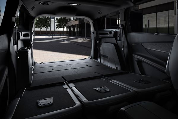 Le SUV sept places Peugeot 5008 s'offre une calandre sans cadre
