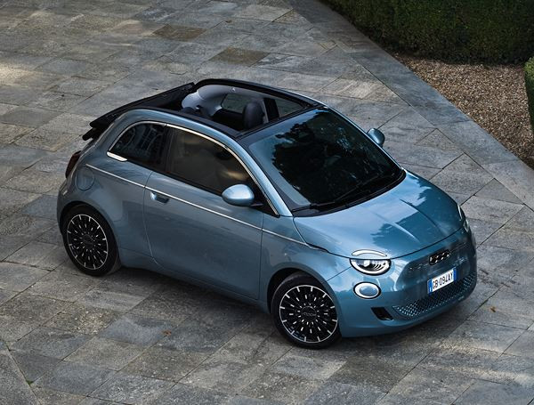 La Fiat 500 cabriolet adopte une motorisation électrique