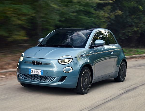 La Fiat 500 cabriolet adopte une motorisation électrique