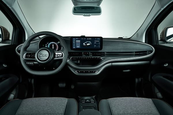 La Fiat 500 cabriolet adopte une motorisation électrique