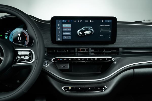 La Fiat 500 cabriolet adopte une motorisation électrique