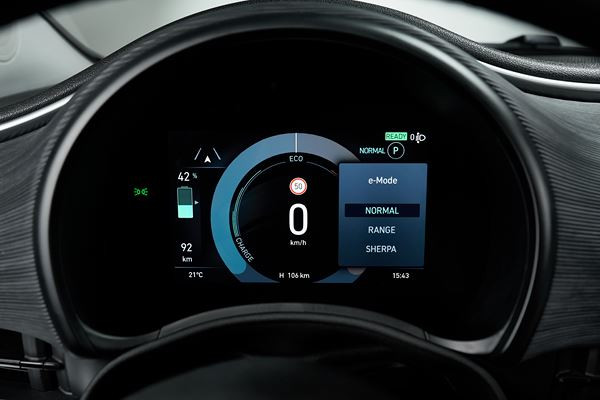 La Fiat 500 cabriolet adopte une motorisation électrique