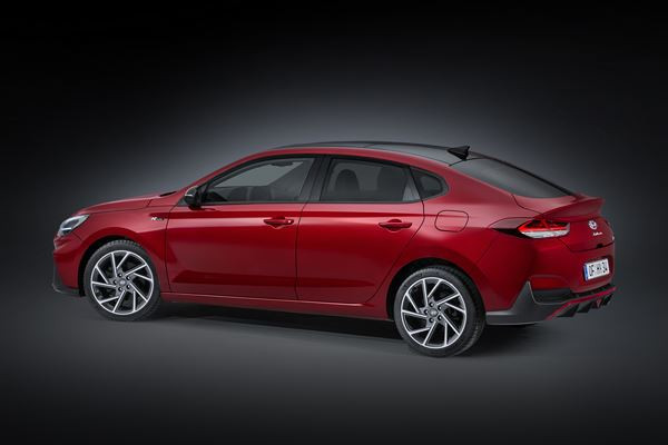 La Hyundai i30 Fastback restylée affiche un design plus aérodynamique