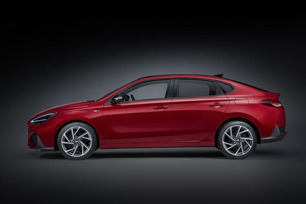 La Hyundai i30 Fastback restylée affiche un design plus aérodynamique