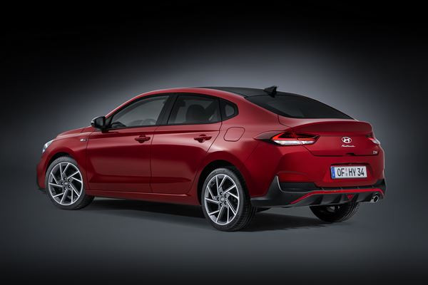 La Hyundai i30 Fastback restylée affiche un design plus aérodynamique