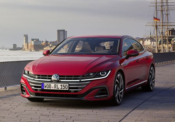 Le véhicule Grand Tourisme Volkswagen Arteon s'offre une face avant acérée