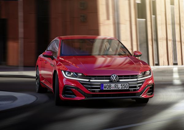 Le véhicule Grand Tourisme Volkswagen Arteon s'offre une face avant acérée
