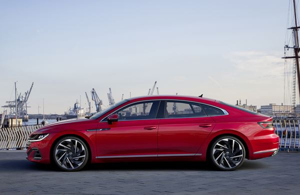 Le véhicule Grand Tourisme Volkswagen Arteon s'offre une face avant acérée