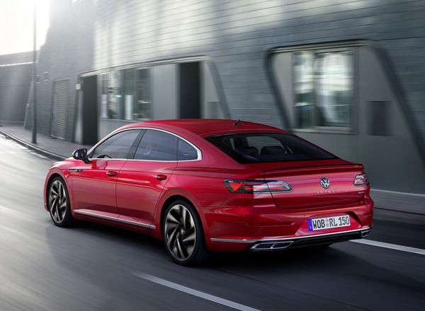 Le véhicule Grand Tourisme Volkswagen Arteon s'offre une face avant acérée