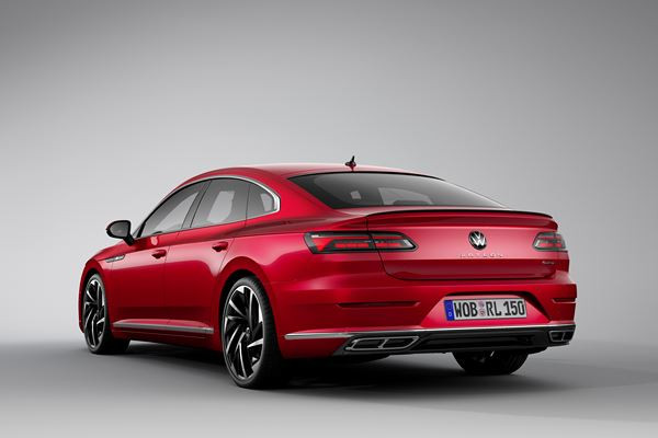 Le véhicule Grand Tourisme Volkswagen Arteon s'offre une face avant acérée
