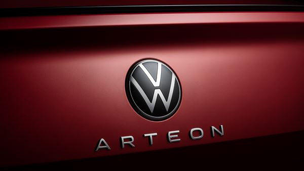 Le véhicule Grand Tourisme Volkswagen Arteon s'offre une face avant acérée