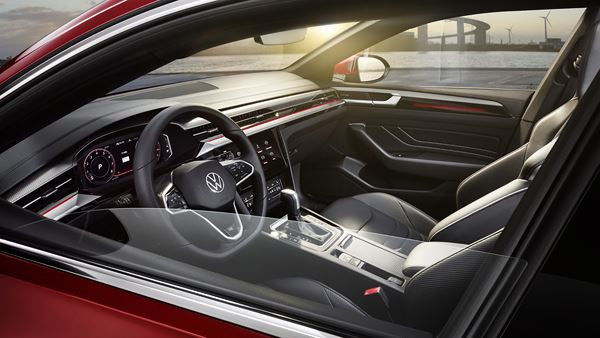 Le véhicule Grand Tourisme Volkswagen Arteon s'offre une face avant acérée
