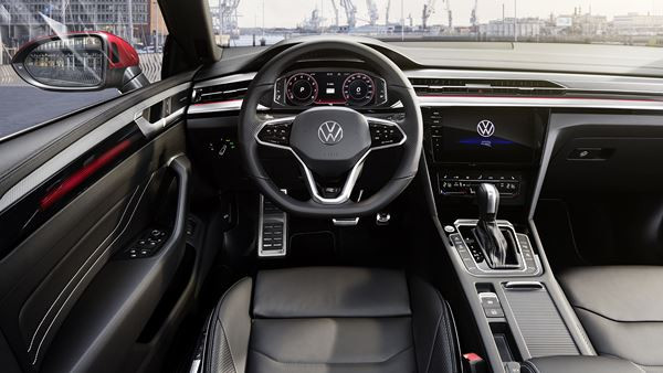 Le véhicule Grand Tourisme Volkswagen Arteon s'offre une face avant acérée