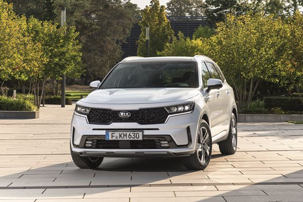 Le Kia Sorento hybride rechargeable intègre des lignes affûtées et tendues