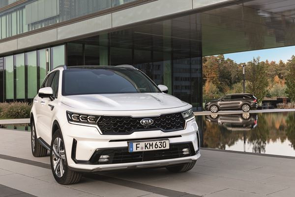 Le Kia Sorento hybride rechargeable intègre des lignes affûtées et tendues