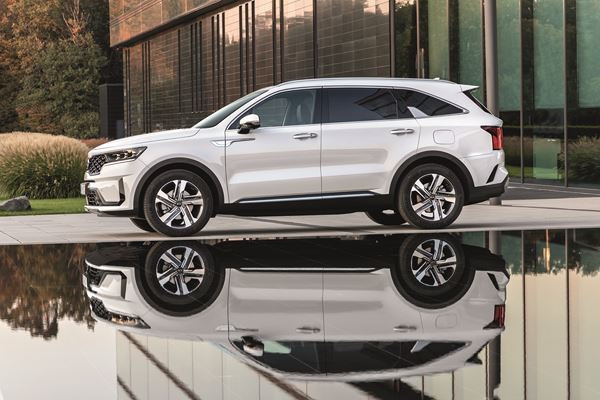 Le Kia Sorento hybride rechargeable intègre des lignes affûtées et tendues