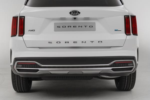 Le Kia Sorento hybride rechargeable intègre des lignes affûtées et tendues