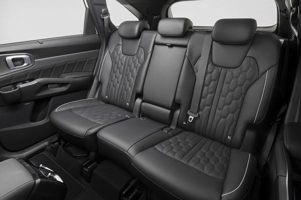 Le Kia Sorento hybride rechargeable intègre des lignes affûtées et tendues