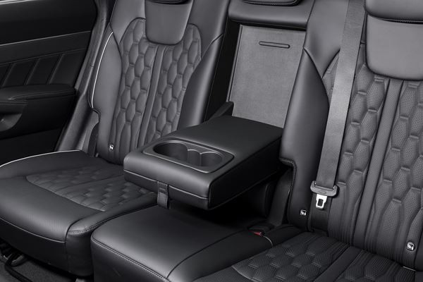 Le Kia Sorento hybride rechargeable intègre des lignes affûtées et tendues