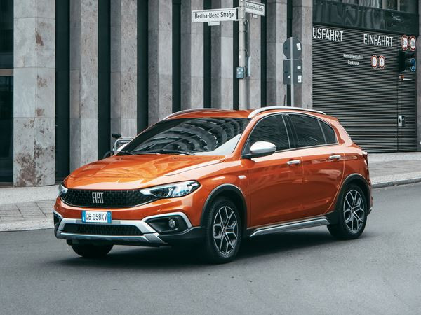 La version crossover Cross de la Fiat Tipo est proposée à partir de 18 990 euros