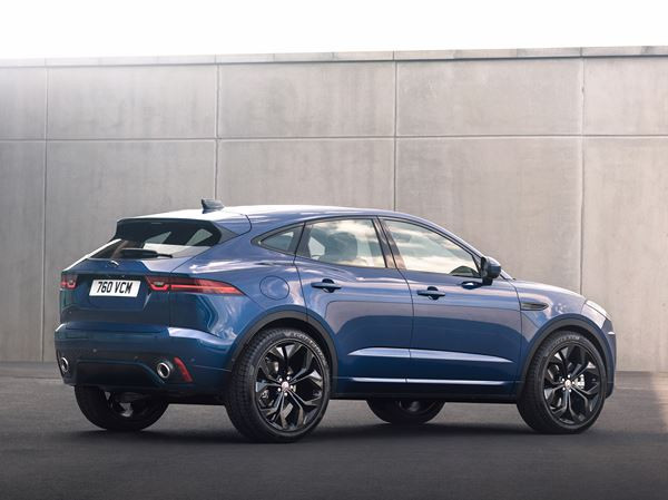 Le SUV compact premium Jaguar E-Pace s'offre une allure plus affirmée