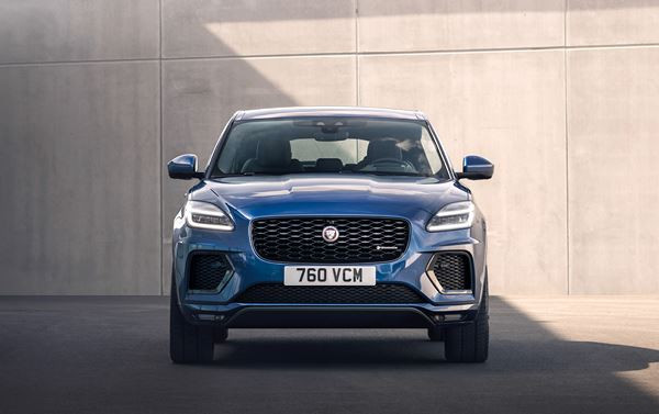 Le SUV compact premium Jaguar E-Pace s'offre une allure plus affirmée