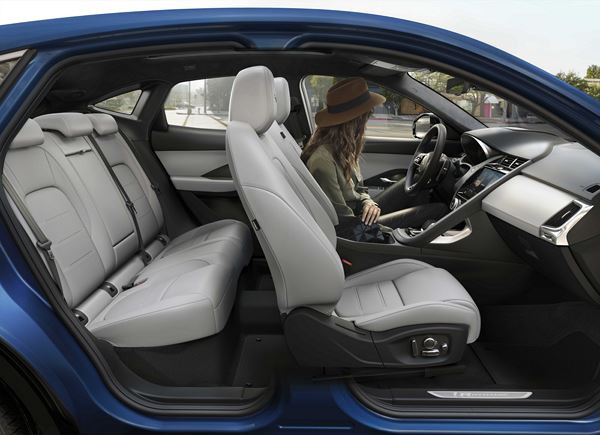 Le SUV compact premium Jaguar E-Pace s'offre une allure plus affirmée