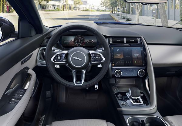Le SUV compact premium Jaguar E-Pace s'offre une allure plus affirmée