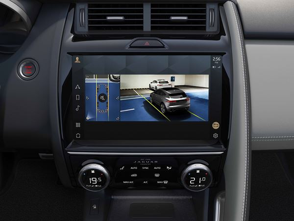 Le SUV compact premium Jaguar E-Pace s'offre une allure plus affirmée