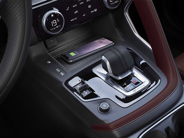 Le SUV compact premium Jaguar E-Pace s'offre une allure plus affirmée