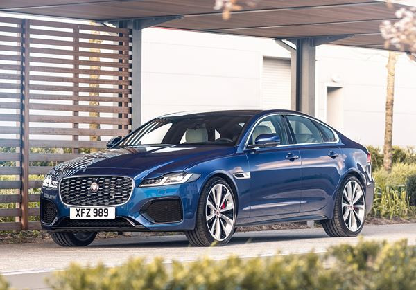 La berline Jaguar XF s’offre un design affirmé