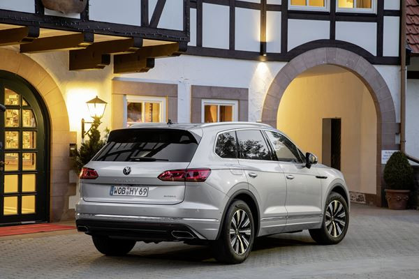 Le Volkswagen Touareg hybride rechargeable peut rouler en mode électrique 49 km