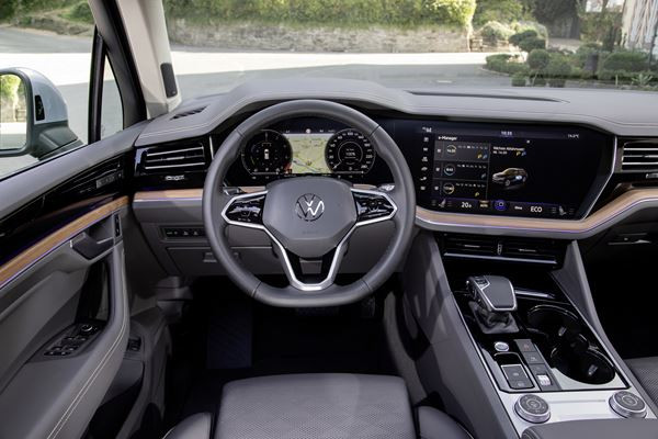 Le Volkswagen Touareg hybride rechargeable peut rouler en mode électrique 49 km
