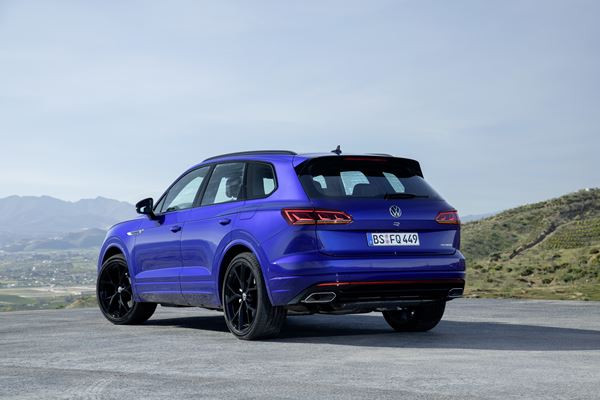 Le Volkswagen Touareg haute performance R hybride rechargeable délivre 462 ch