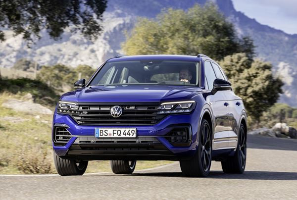 Le Volkswagen Touareg haute performance R hybride rechargeable délivre 462 ch