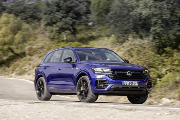 Le Volkswagen Touareg haute performance R hybride rechargeable délivre 462 ch