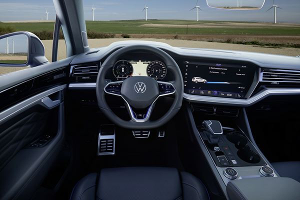 Le Volkswagen Touareg haute performance R hybride rechargeable délivre 462 ch