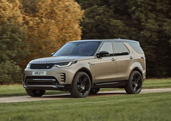 Le grand SUV sept places Land Rover Discovery accentue sa présence sur la route