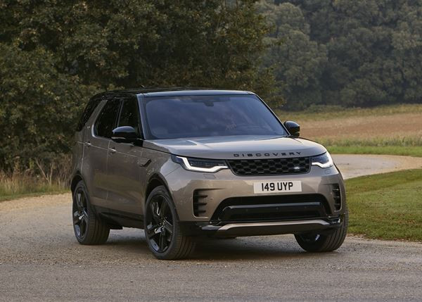 Le grand SUV sept places Land Rover Discovery accentue sa présence sur la route