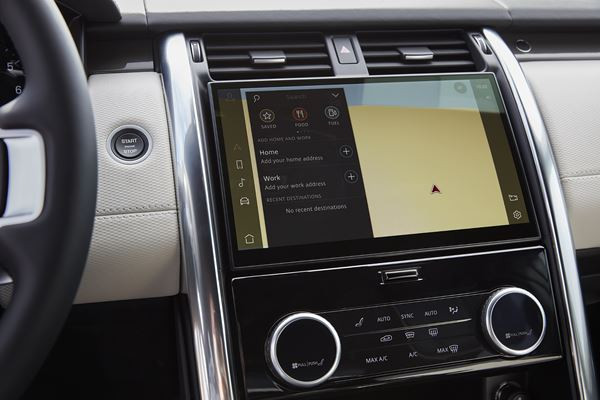 Le grand SUV sept places Land Rover Discovery accentue sa présence sur la route