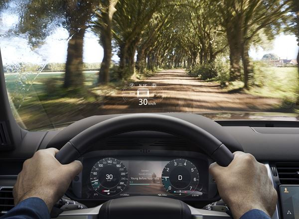 Le grand SUV sept places Land Rover Discovery accentue sa présence sur la route