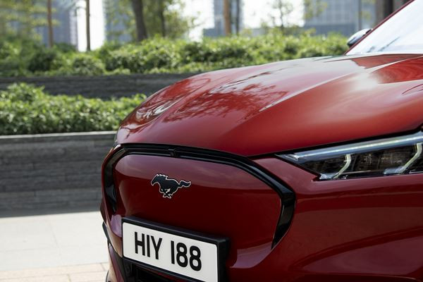 Ford Mustang Mach-E: un SUV électrique racé doté de trois modes de conduite